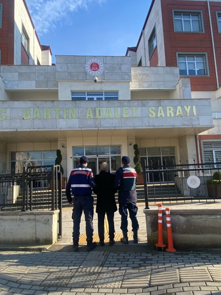 Bartın’da Aranan İki Suçlu Jandarmadan Kaçamadı