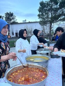 Ellibaş Ortaokulu’nda Ramazan Ayı İftar Programı Coşkuyla Gerçekleştirildi