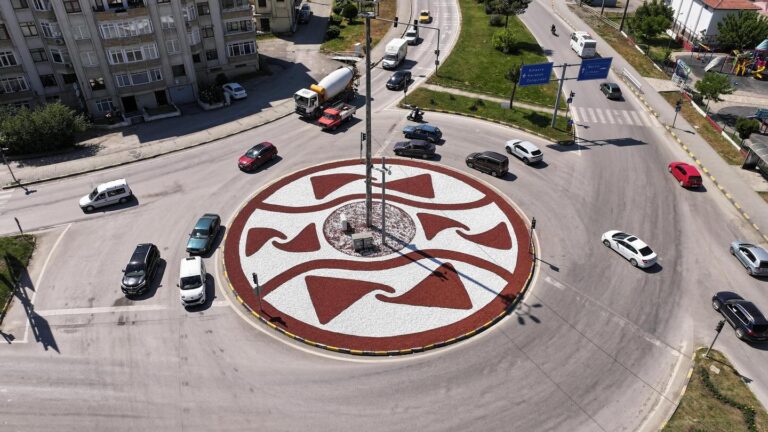 Bartın’da Kent Estetiğine Modern Dokunuş: Kavşaklardaki Refüjler Yenilendi