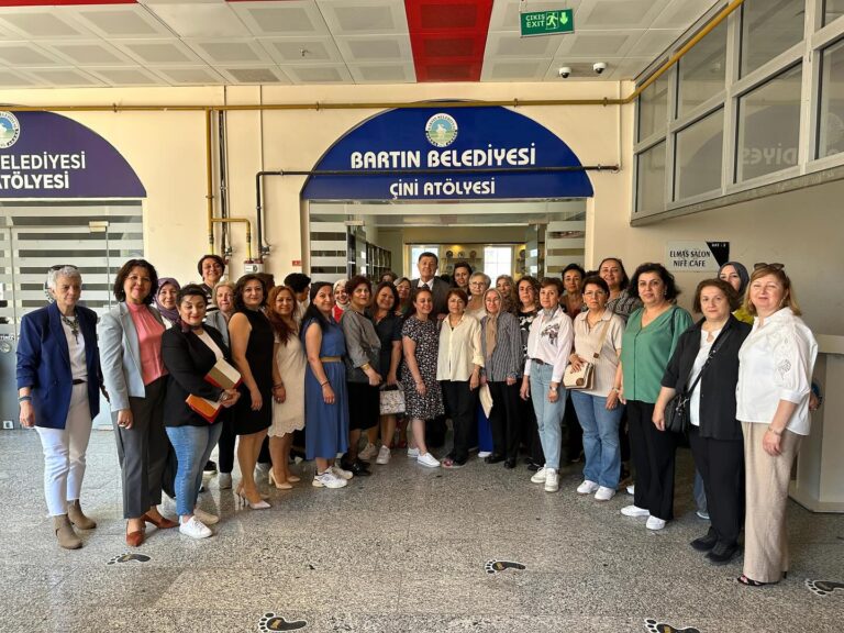 Muhammet Rıza Yalçınkaya “Renklerin Öyküsü” Sergisinde Sanatseverlerle Buluştu