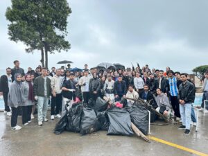 Bartın’da İnkumu Plajında Gençlerden Çevre İçin Örnek Hareket