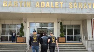 Bartın’da Direniş ve Tehdit Suçlarından Aranan Şahıs Baza İçinde Yakalandı