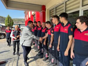 Bartın Belediye Başkanı Muhammet Rıza Yalçınkaya, İtfaiye Personeline Teşekkür Etti